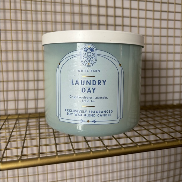 NWT White Barn- Laundry Day 3 Wick Candle - Picture 3 of 3